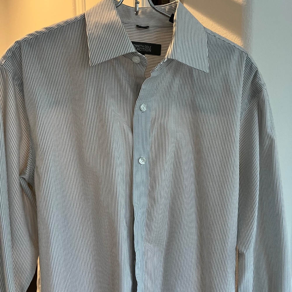 Kenneth Cole Men’s Size Medium Button Down Shirt